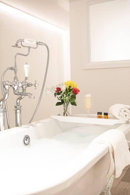 City Superhost: Luxury Deansgate Townhouse Манчестер Экстерьер фото