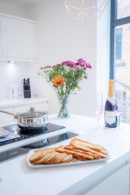 City Superhost: Luxury Deansgate Townhouse Манчестер Экстерьер фото