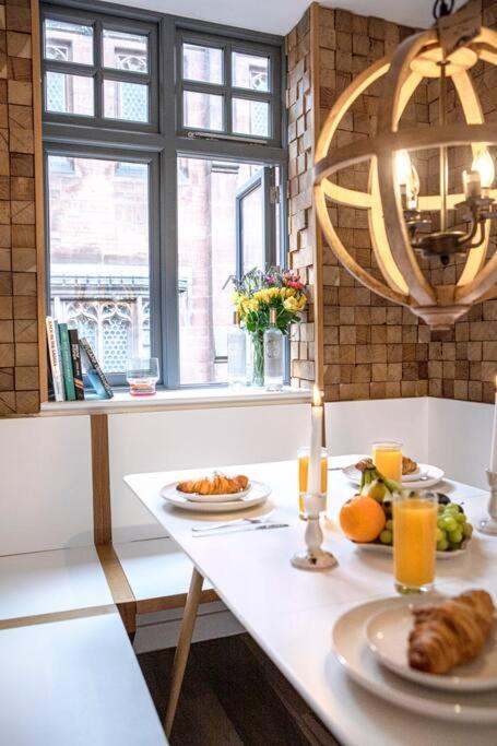 City Superhost: Luxury Deansgate Townhouse Манчестер Экстерьер фото